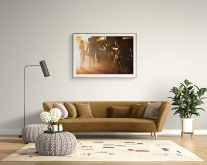 Modern_chic_living_room_interior_with_long_sofa